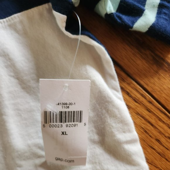 Boys GAP polo - Picture 2 of 2